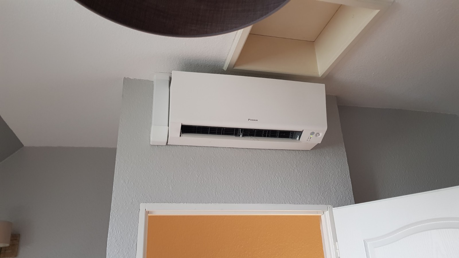 Pose d'une climatisation bi-split dans un appartement à Haguenau